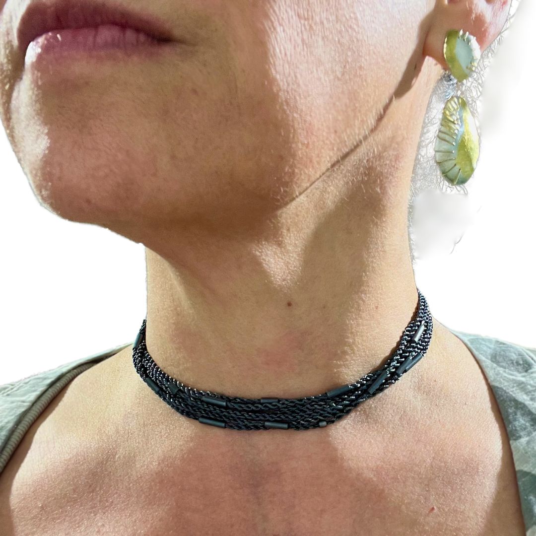 Twistbo Choker