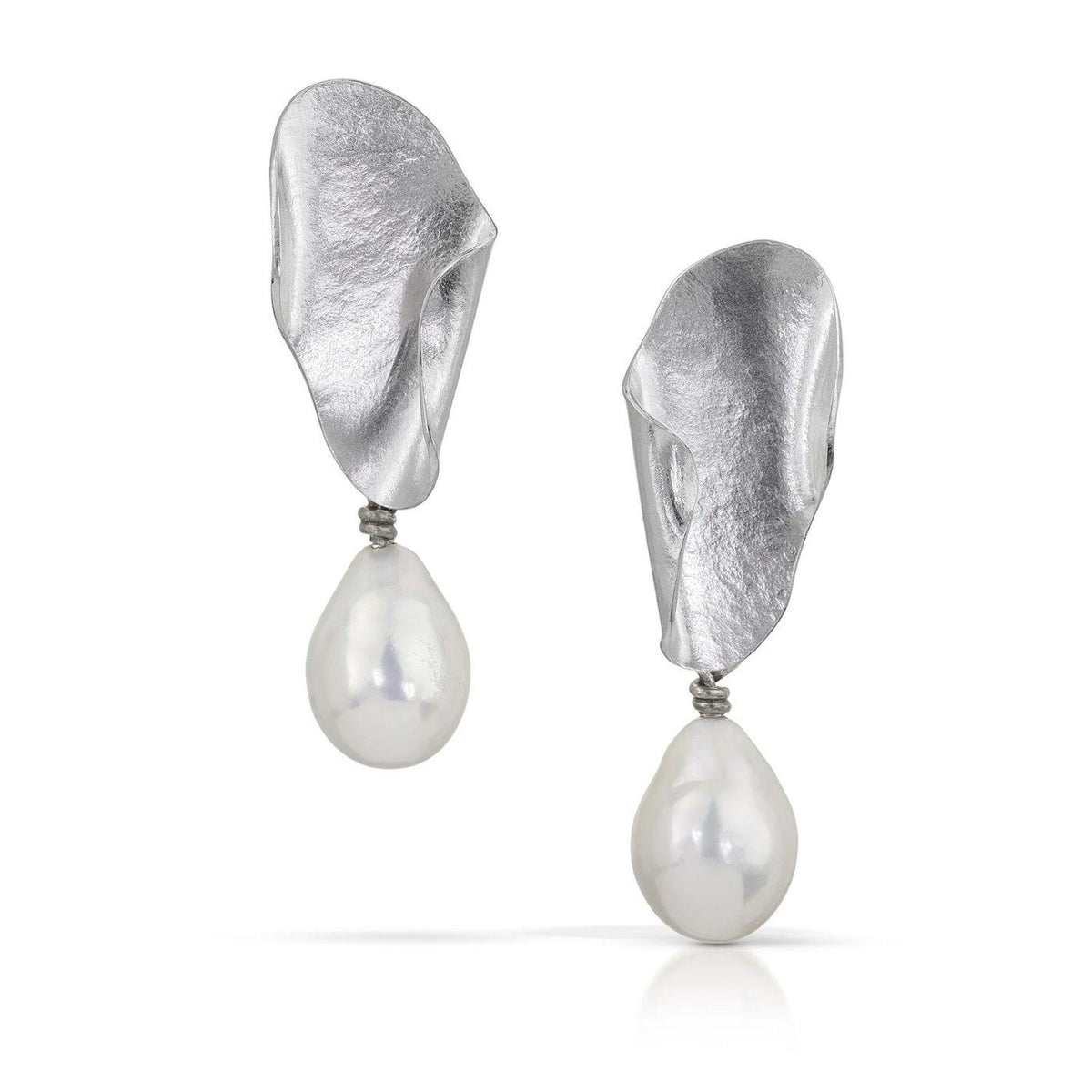 22k Harmony Baroque Pearl Earring with Tahitian Pearl