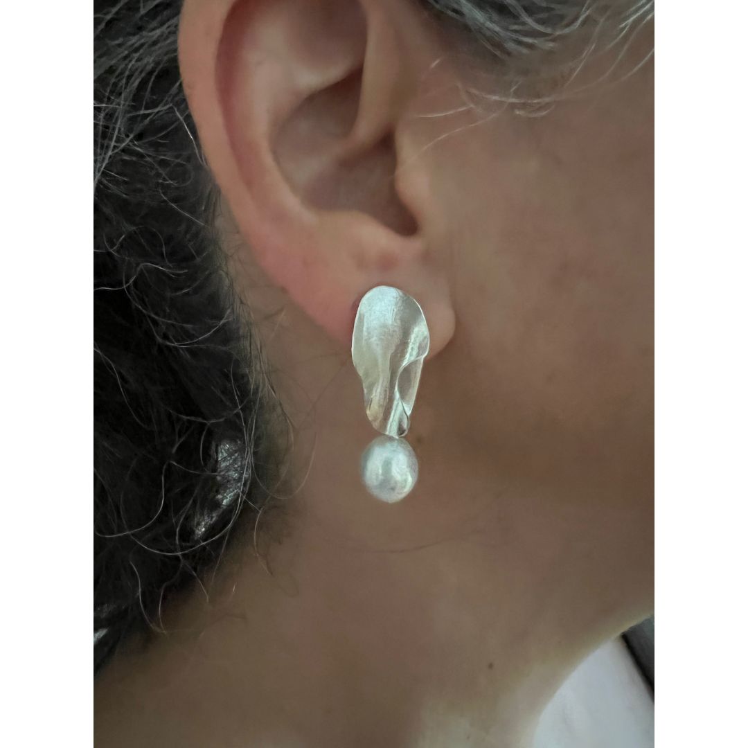 22k Harmony Baroque Pearl Earring with Tahitian Pearl