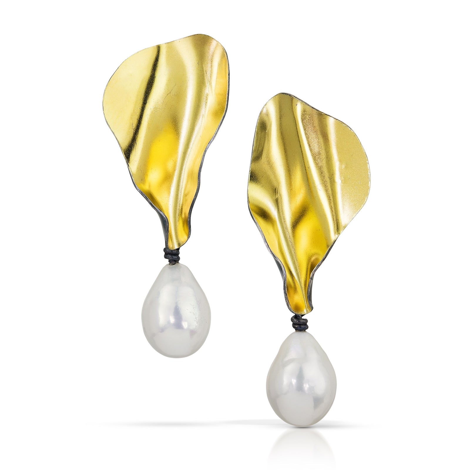 Suzanne Schwartz Wave of Grace Pearl Earring