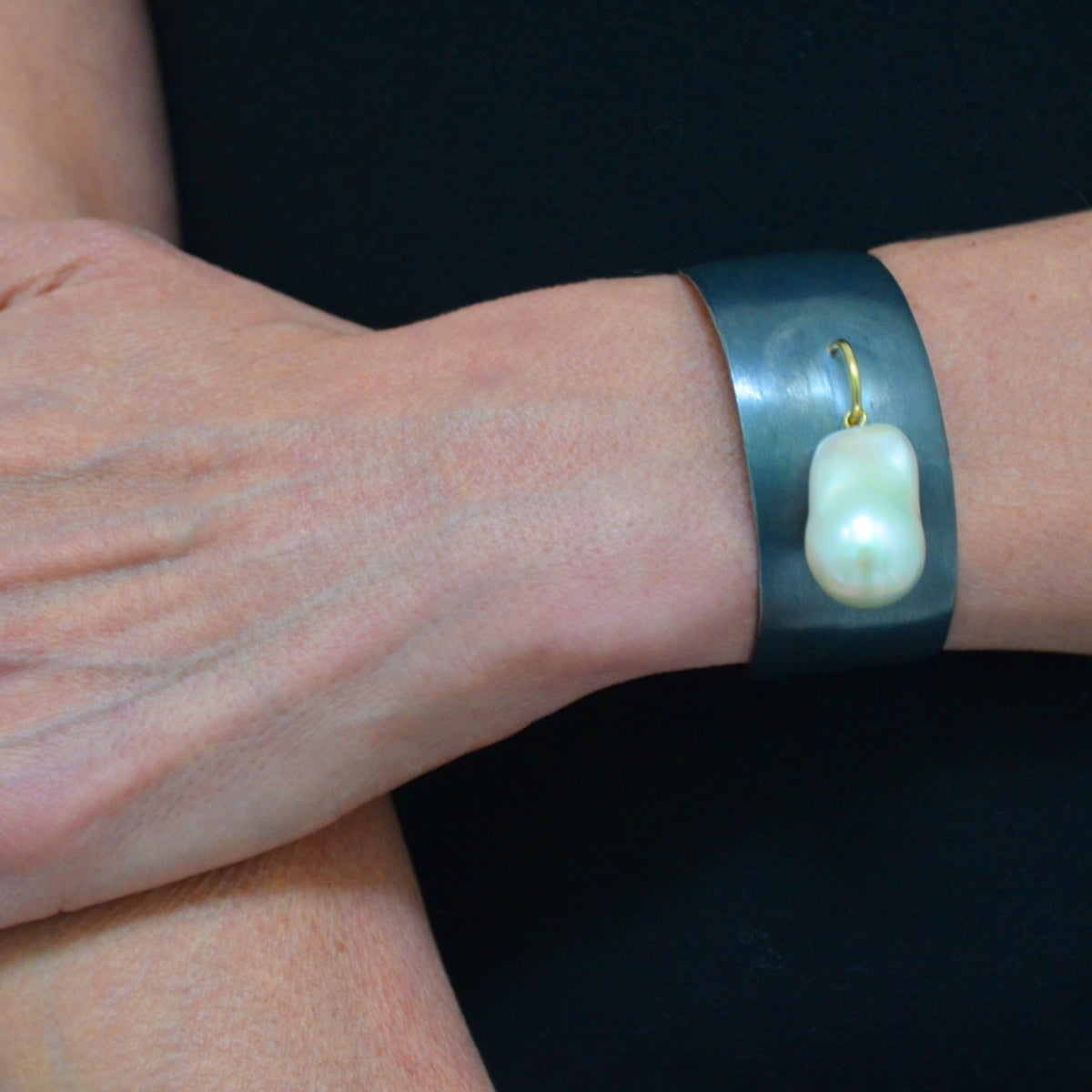 Suzanne Schwartz Pearl Oxidized Bracelet